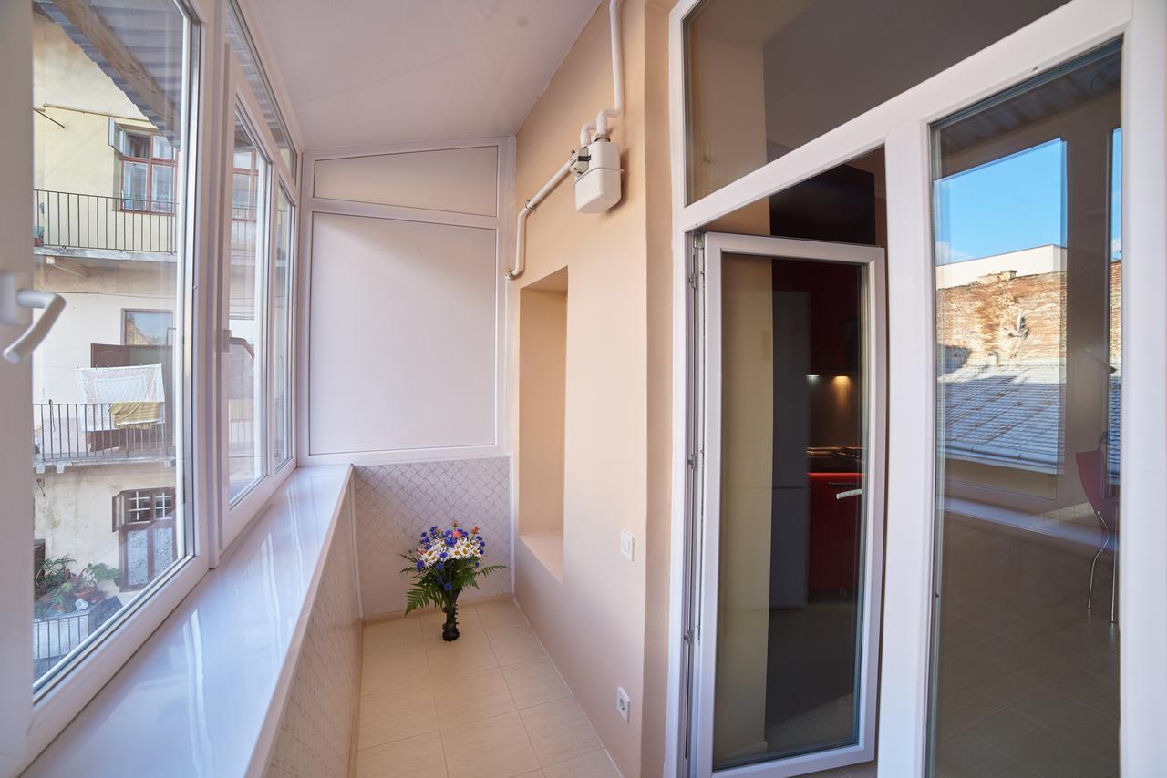 2 Bedrooms Apartment 150M From Opera House Львов Экстерьер фото