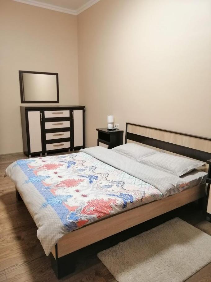2 Bedrooms Apartment 150M From Opera House Львов Экстерьер фото